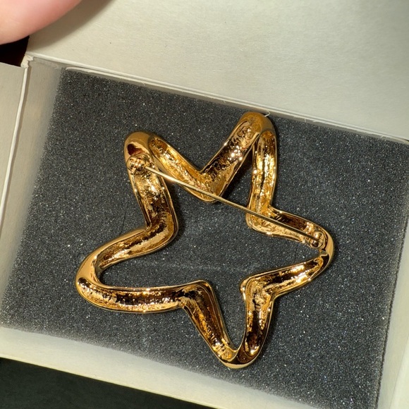 Avon Gold Abstract Star Brooch/Pin - Picture 6 of 6